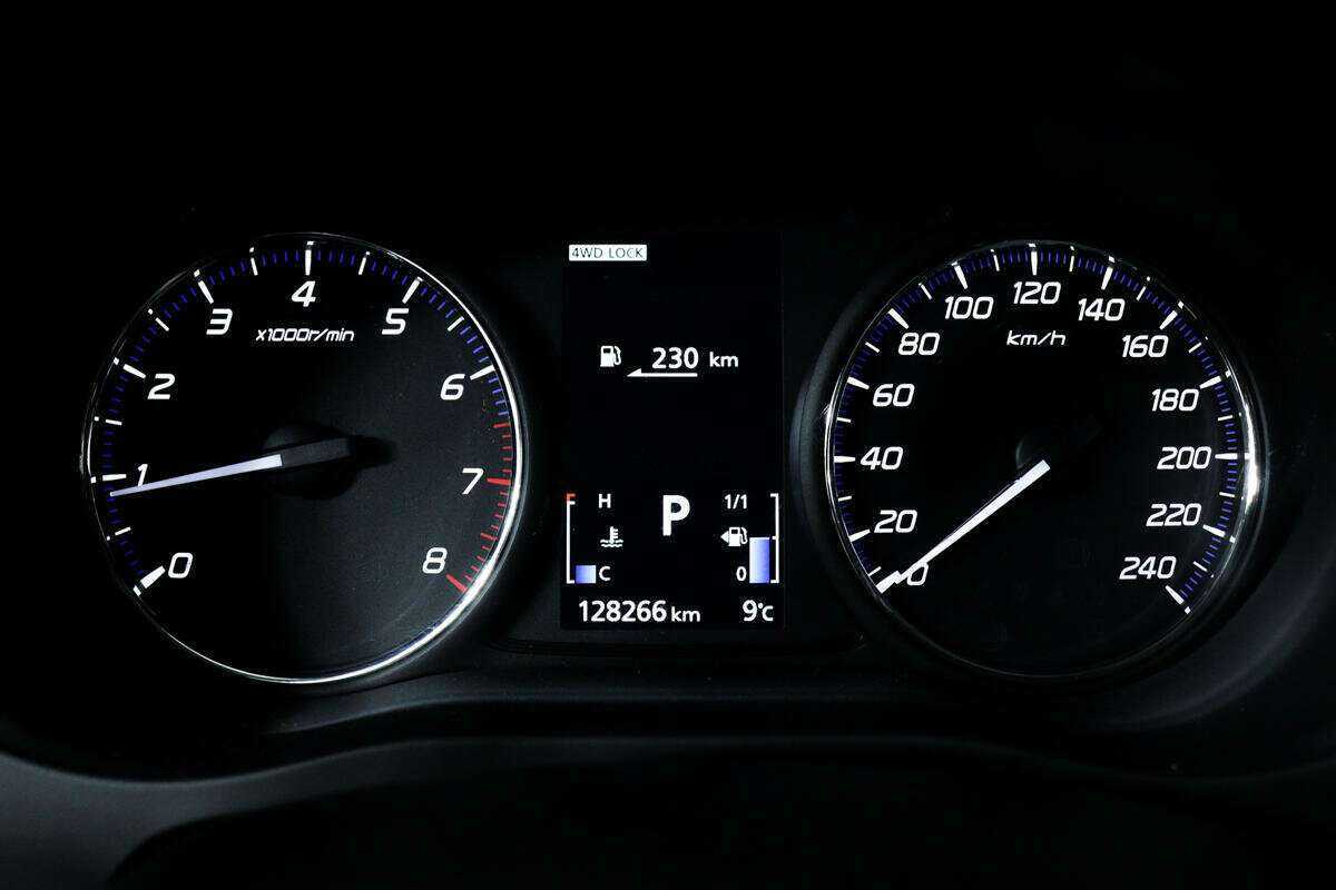 Б/У Митсубиши Оутлэндер 2013 года. Фото: #9