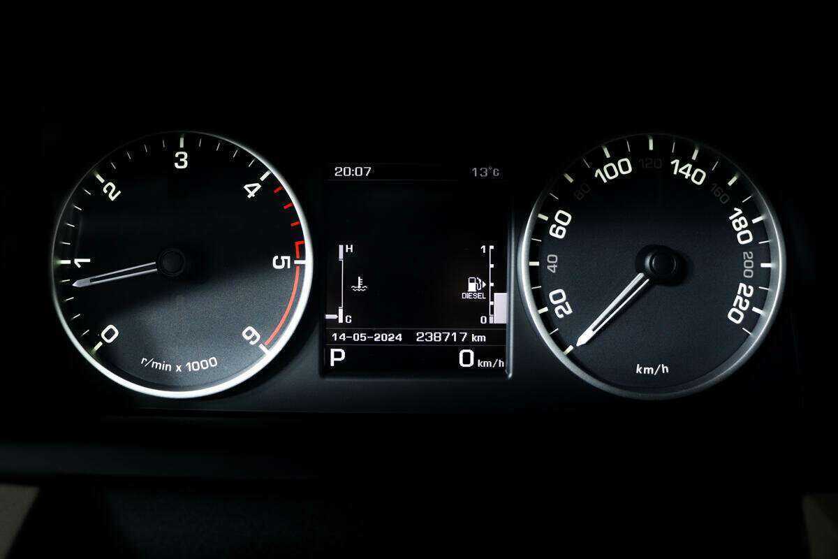 Land Rover Discovery 2015 года с пробегом. Фото: #7