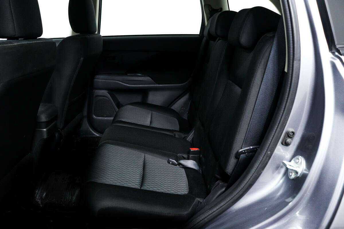 Б/У Митсубиши Оутлэндер 2012 года. Фото: #11