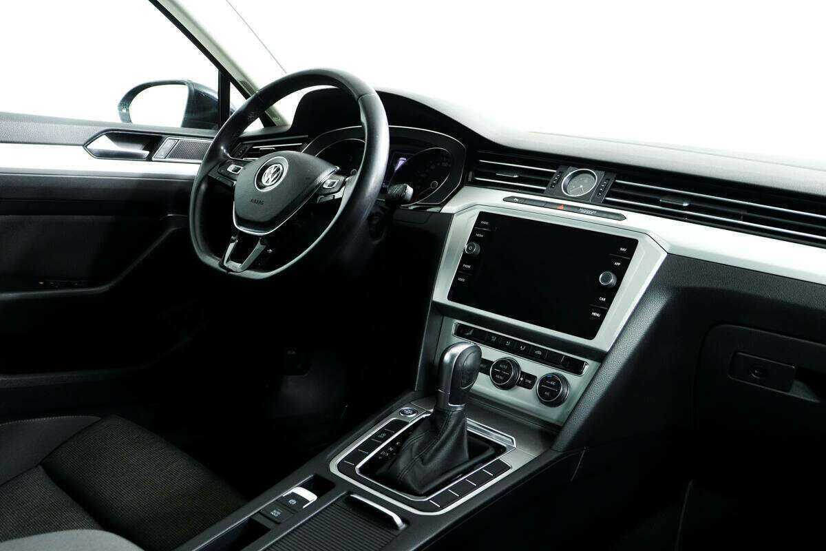 Б/У Фольксваген Пассат 2019 года. Фото: #8