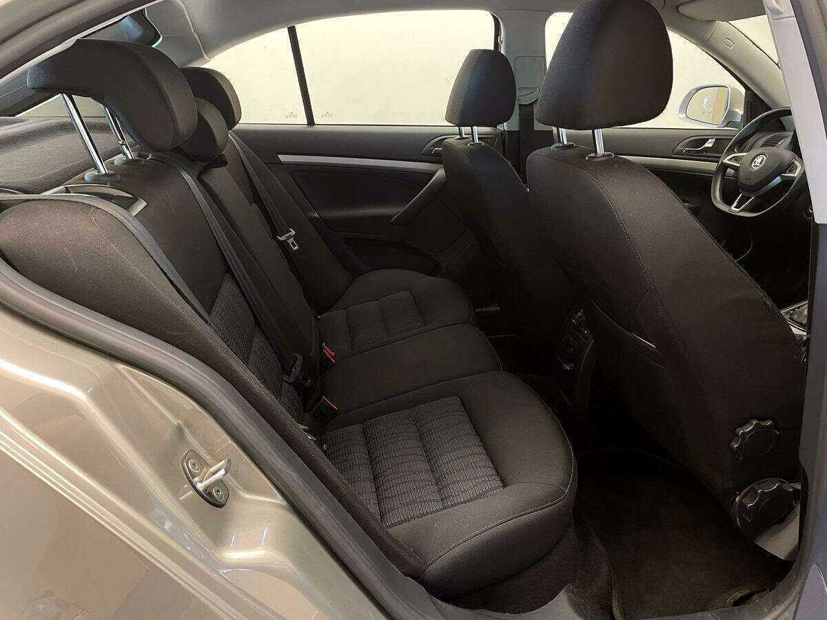 Б/У Шкода Октавия 2012 года. Фото: #6