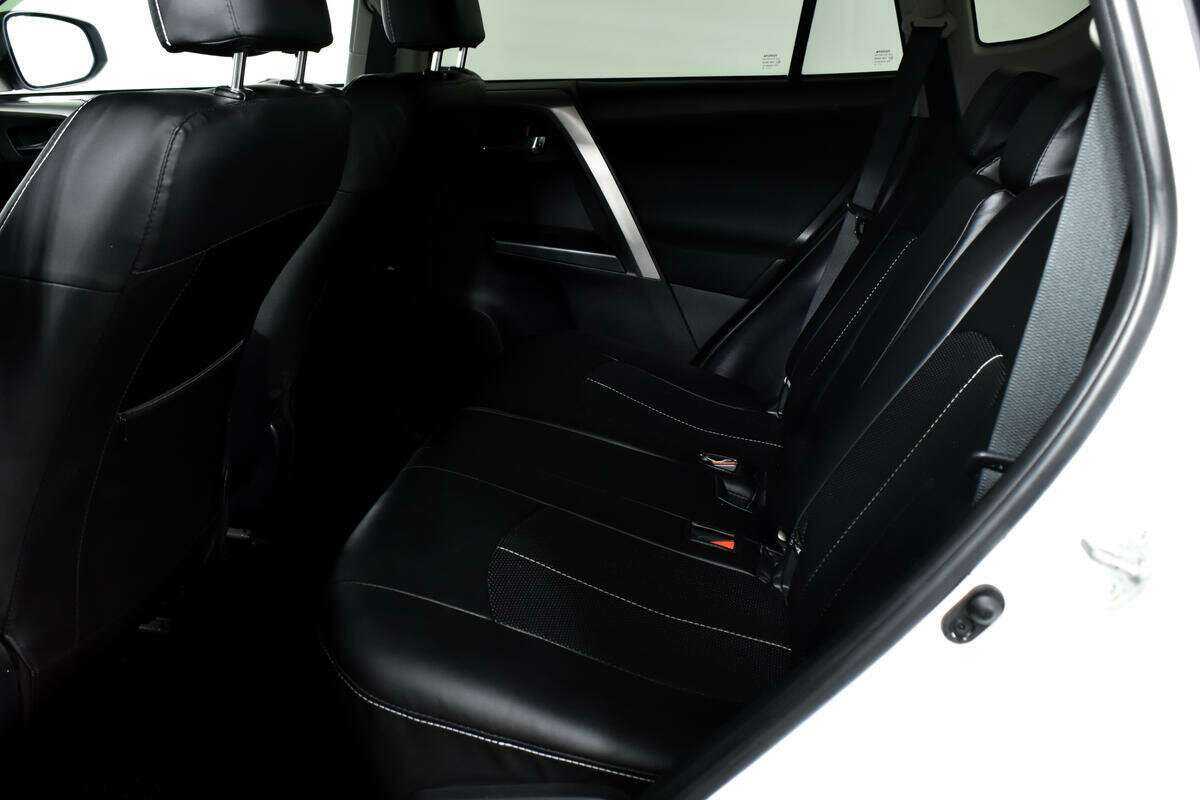 Toyota RAV4 2018 года с пробегом. Фото: #11