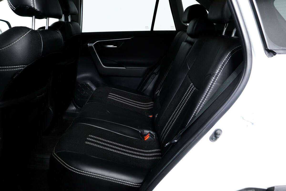 Toyota RAV4 2020 года с пробегом. Фото: #11