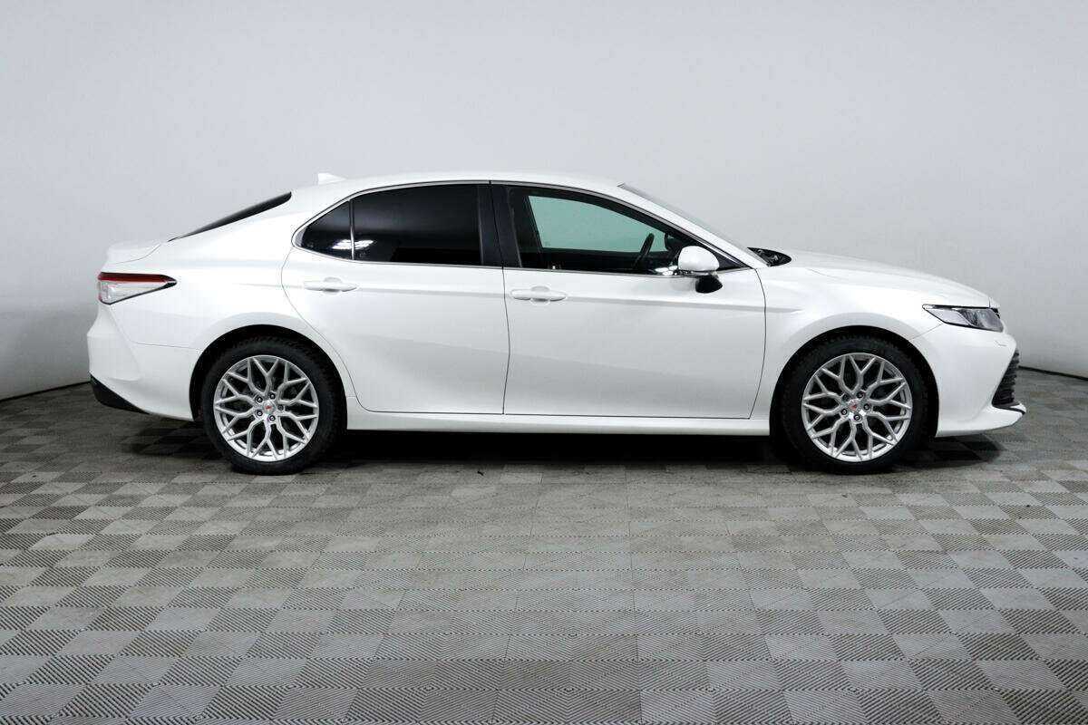 Toyota Camry 2019 года с пробегом. Фото: #3