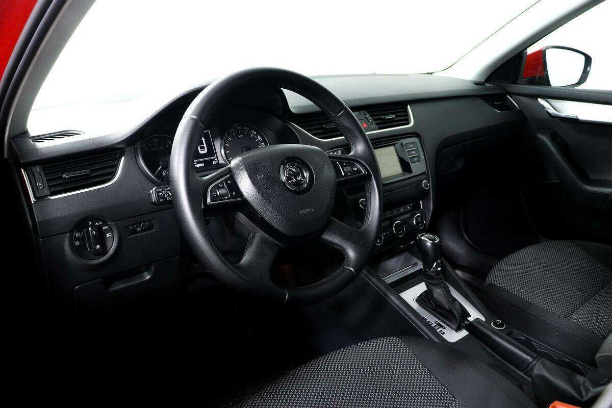 Б/У Шкода Октавия 2015 года. Фото: #11