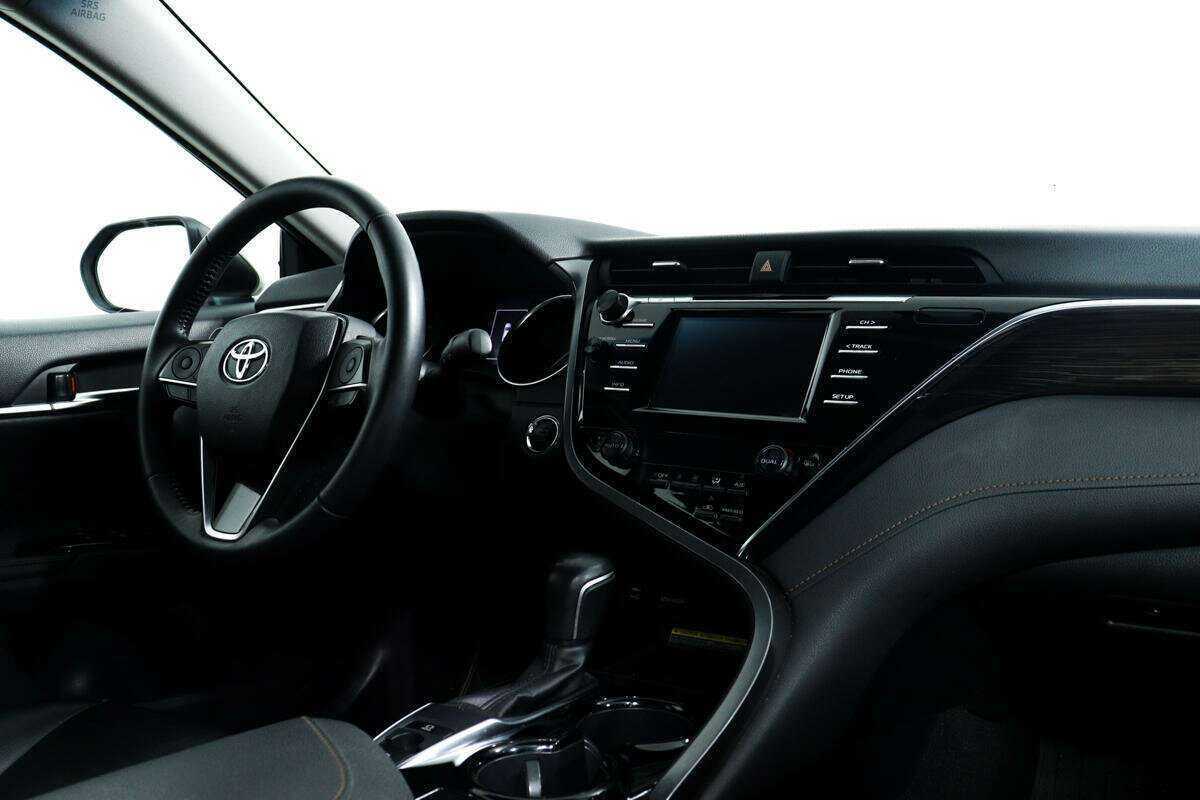 Toyota Camry 2018 года с пробегом. Фото: #8