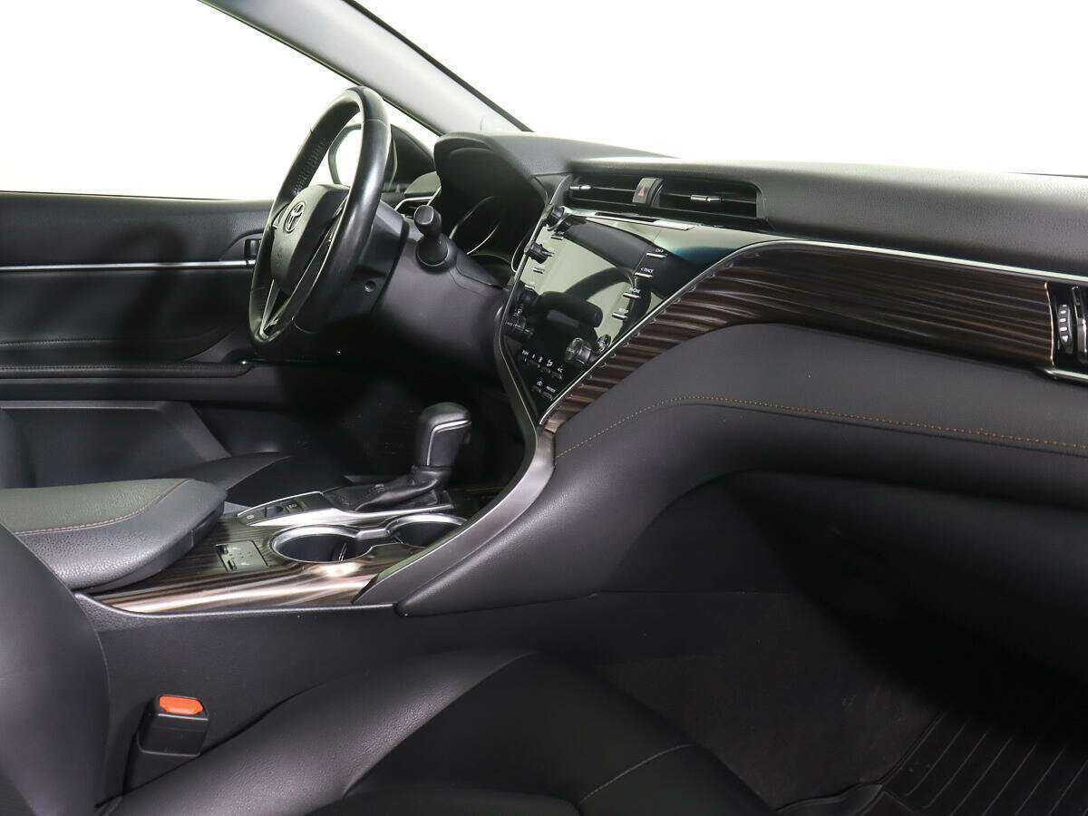 Toyota Camry 2019 года с пробегом. Фото: #8