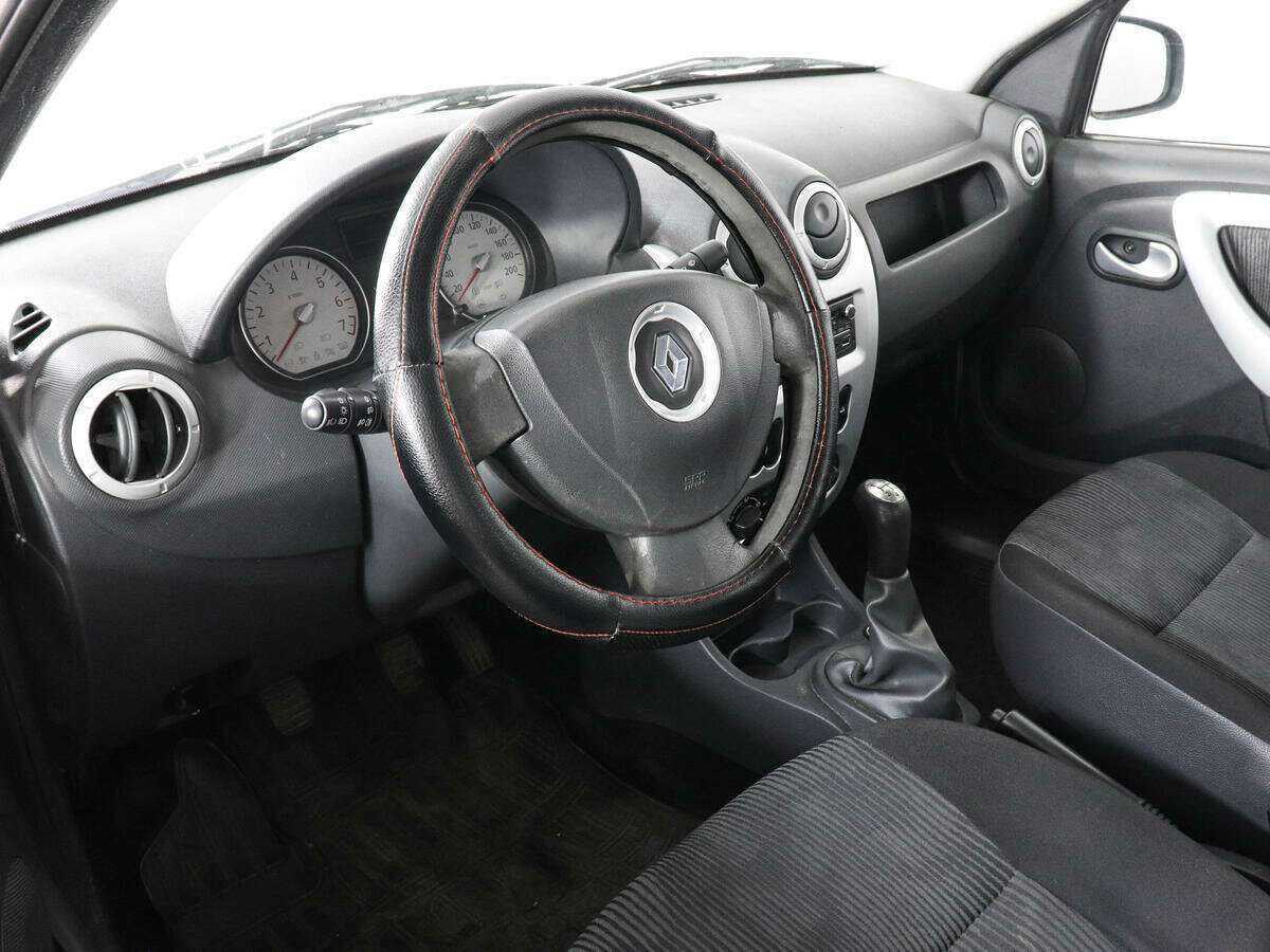 Б/У Рено Логан 2012 года. Фото: #8