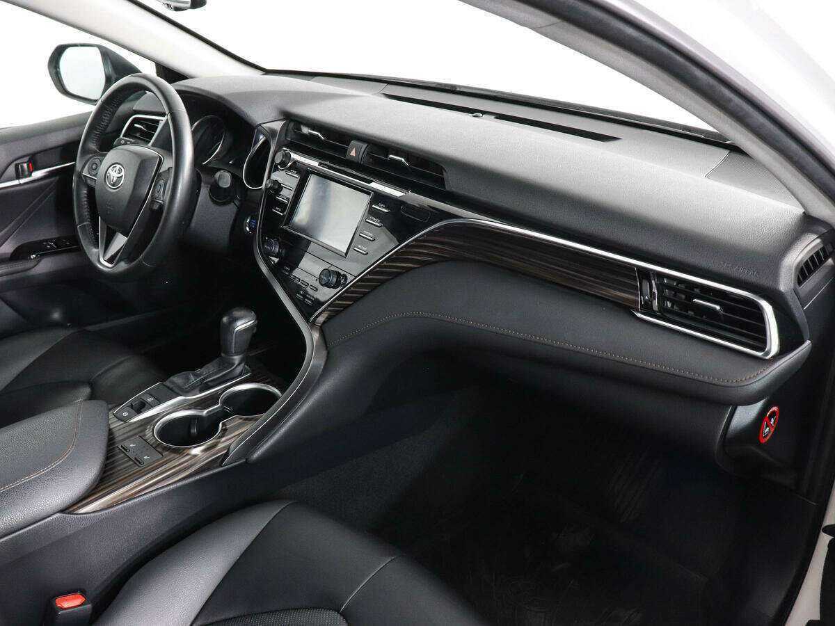 Toyota Camry 2019 года с пробегом. Фото: #8