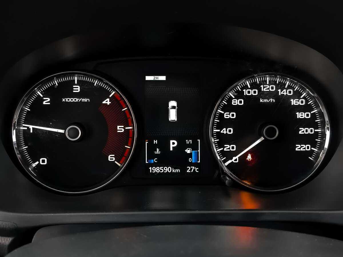 Mitsubishi Pajero Sport 2017 года с пробегом. Фото: #11