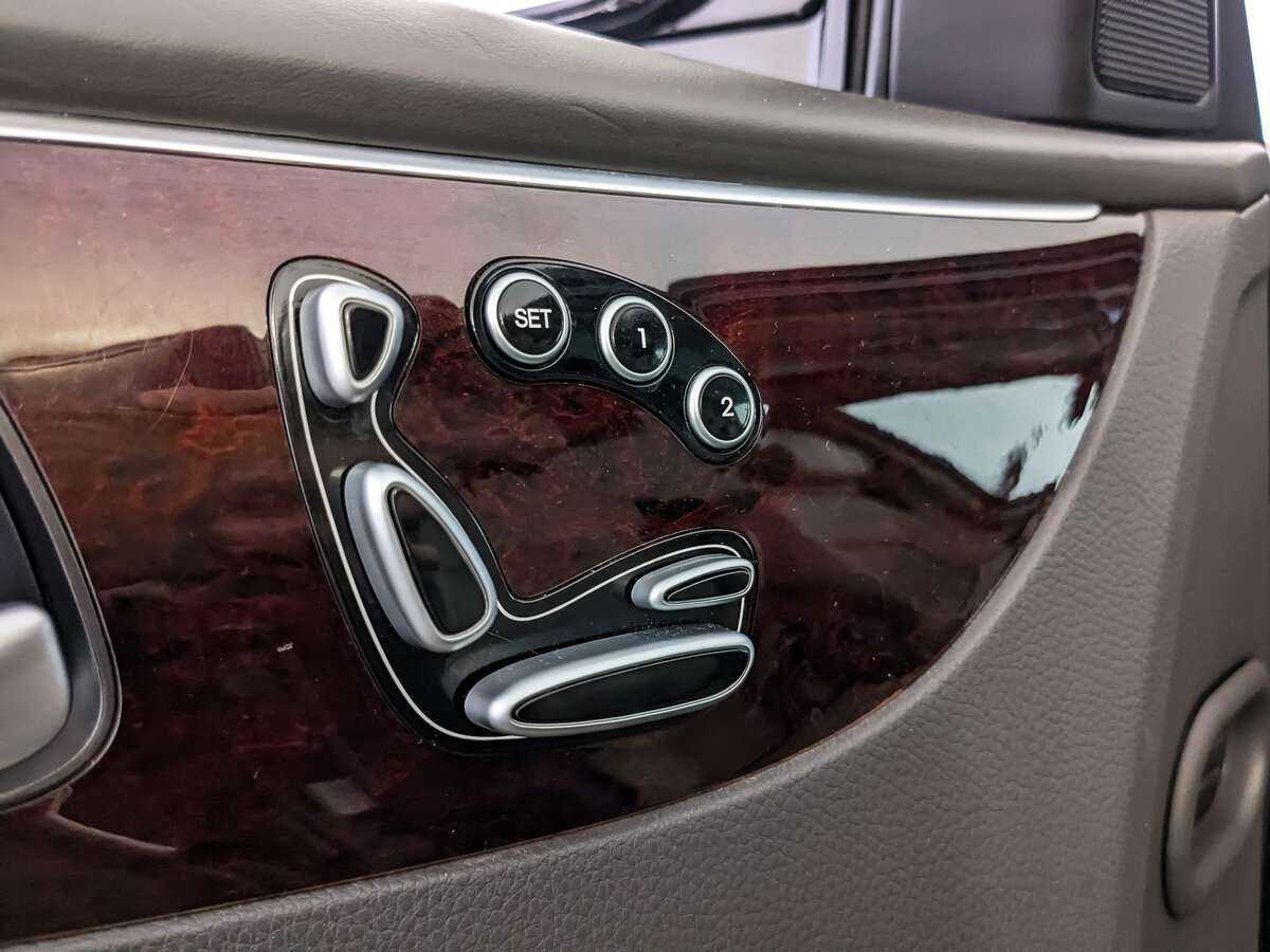 Hyundai Equus 2012 года с пробегом. Фото: #25