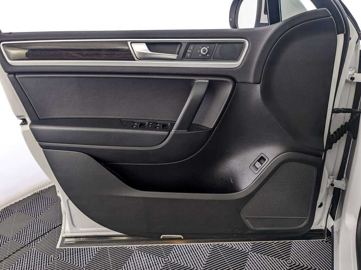 Volkswagen Touareg 2017 года с пробегом. Фото: #17
