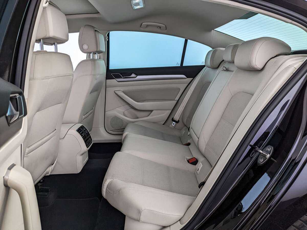 Volkswagen Passat 2018 года с пробегом. Фото: #13