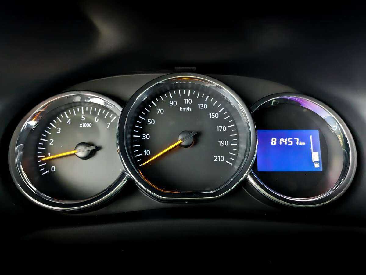 Б/У Рено Сандеро 2016 года. Фото: #10