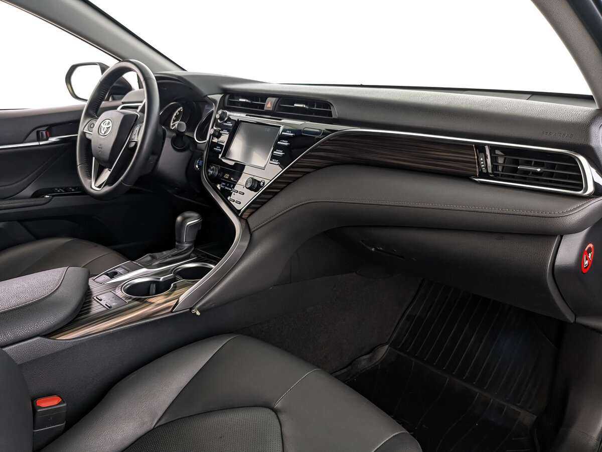 Toyota Camry 2018 года с пробегом. Фото: #8