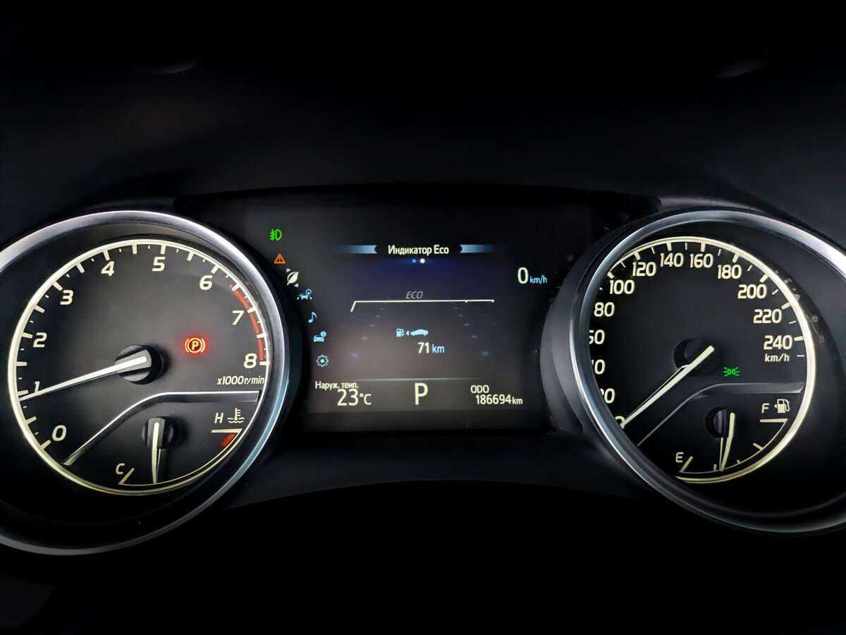 Toyota Camry 2019 года с пробегом. Фото: #12