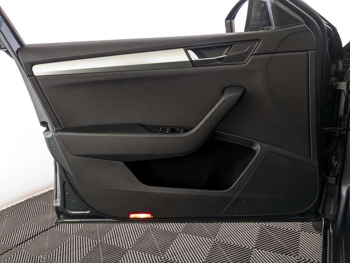 Б/У Шкода Суперб 2019 года. Фото: #14