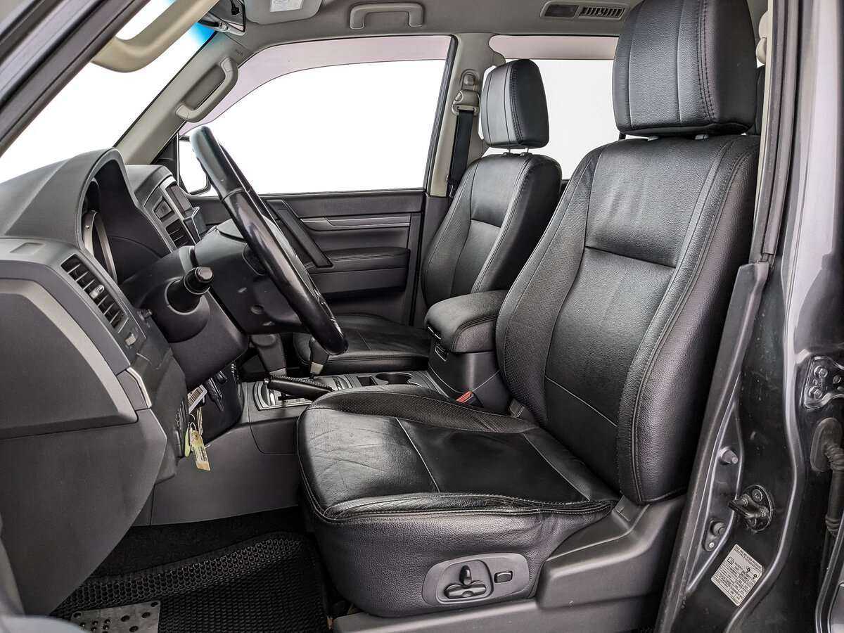 Б/У Митсубиши Паджеро 2013 года. Фото: #19