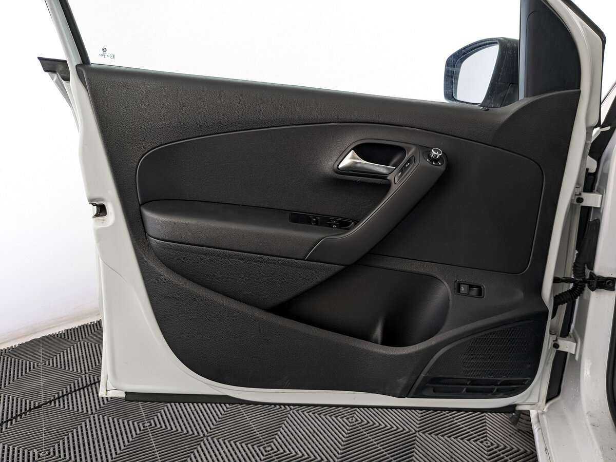 Б/У Фольксваген Поло 2019 года. Фото: #17