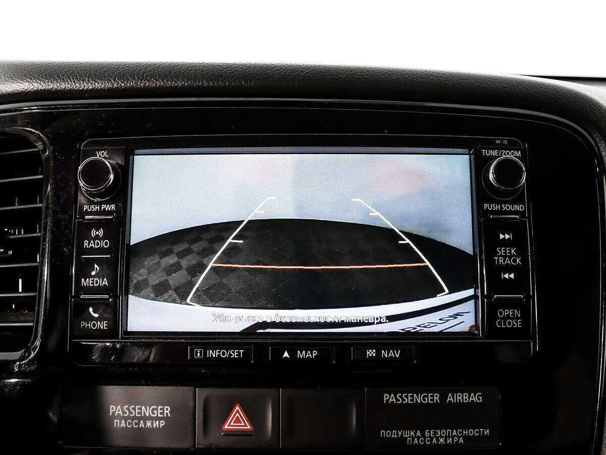 Б/У Митсубиши Оутлэндер 2016 года. Фото: #15