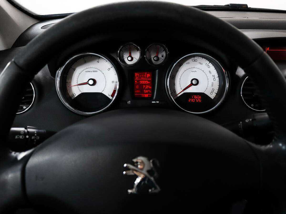 Б/У Пежо 408 2014 года. Фото: #14