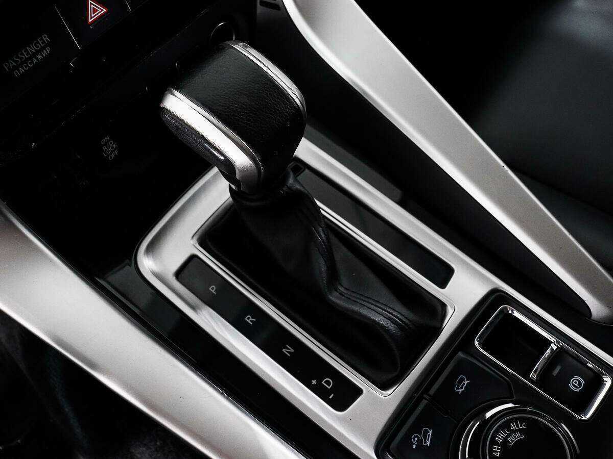 Mitsubishi Pajero Sport 2016 года с пробегом. Фото: #10