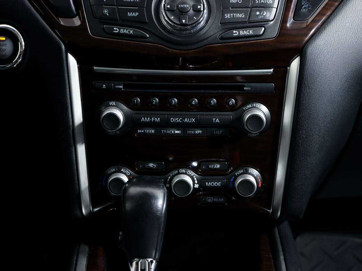 Б/У Ниссан Патфайндер 2015 года. Фото: #18