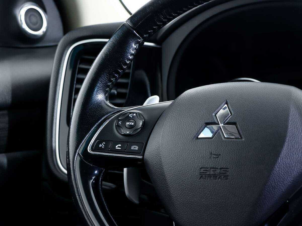 Б/У Митсубиши Оутлэндер 2016 года. Фото: #18