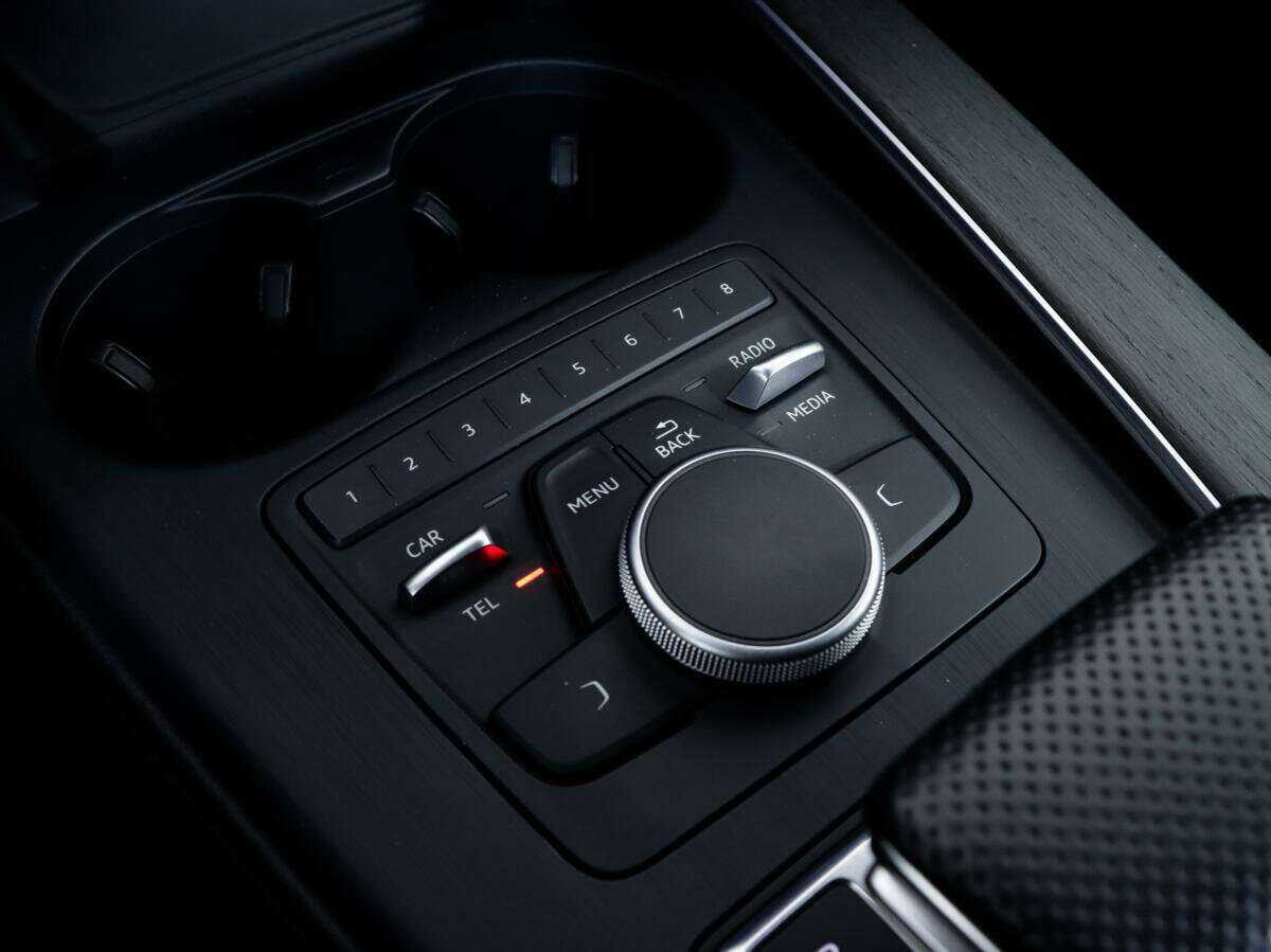 Audi A4 2019 года с пробегом. Фото: #12