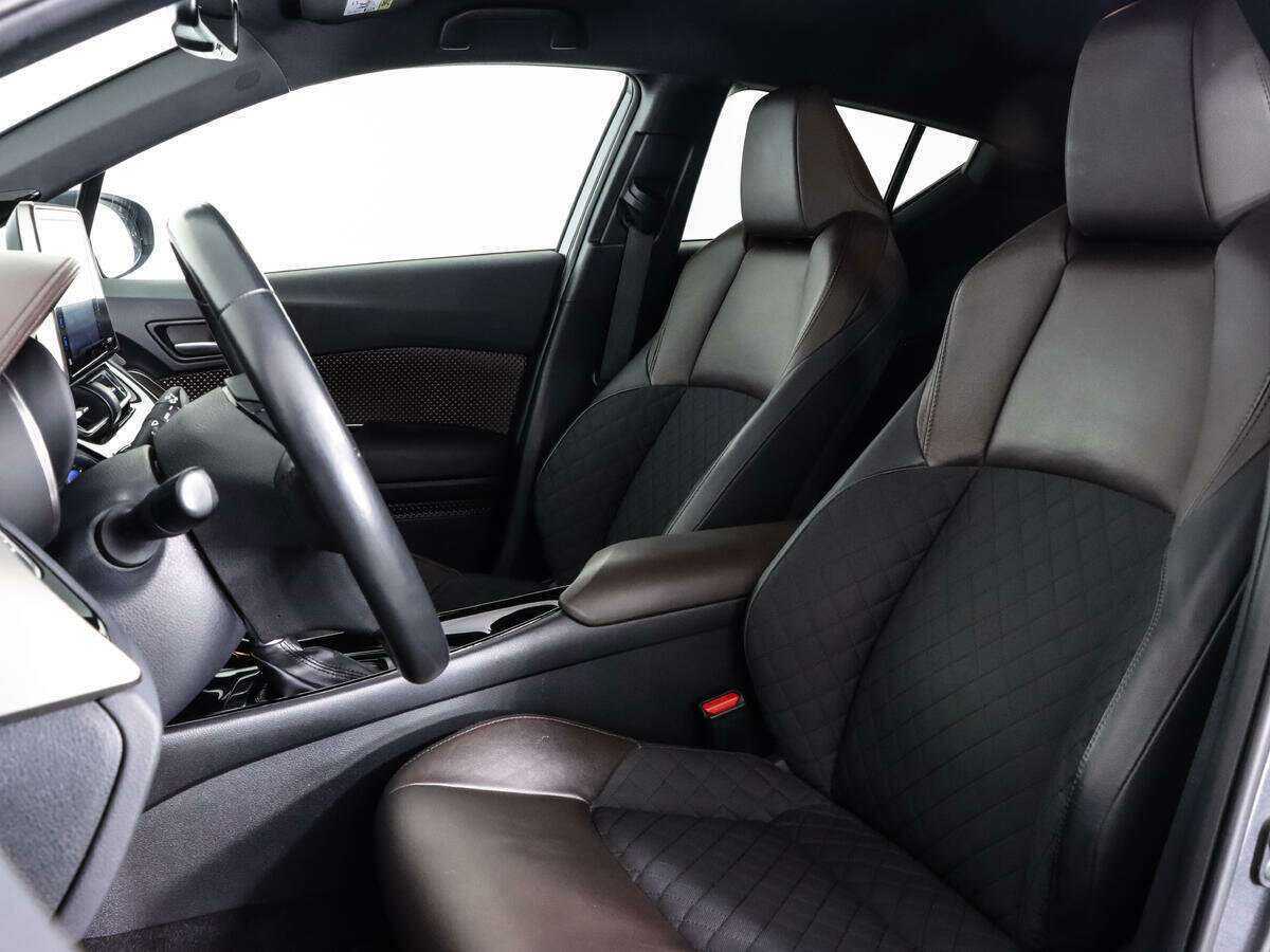 Toyota C-HR 2018 года с пробегом. Фото: #17