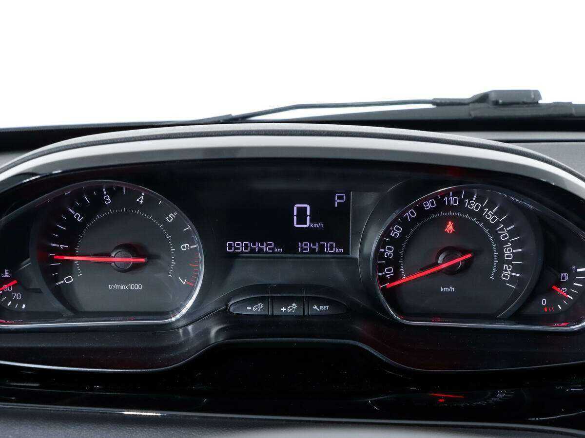 Б/У Пежо 208 2013 года. Фото: #16