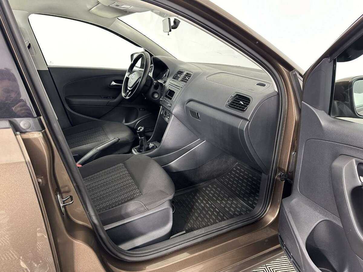 Б/У Фольксваген Поло 2016 года. Фото: #13