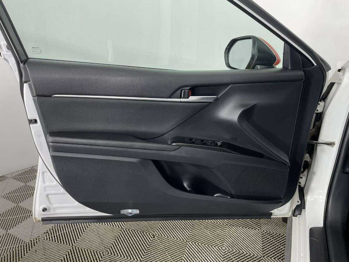 Toyota Camry 2021 года с пробегом. Фото: #7