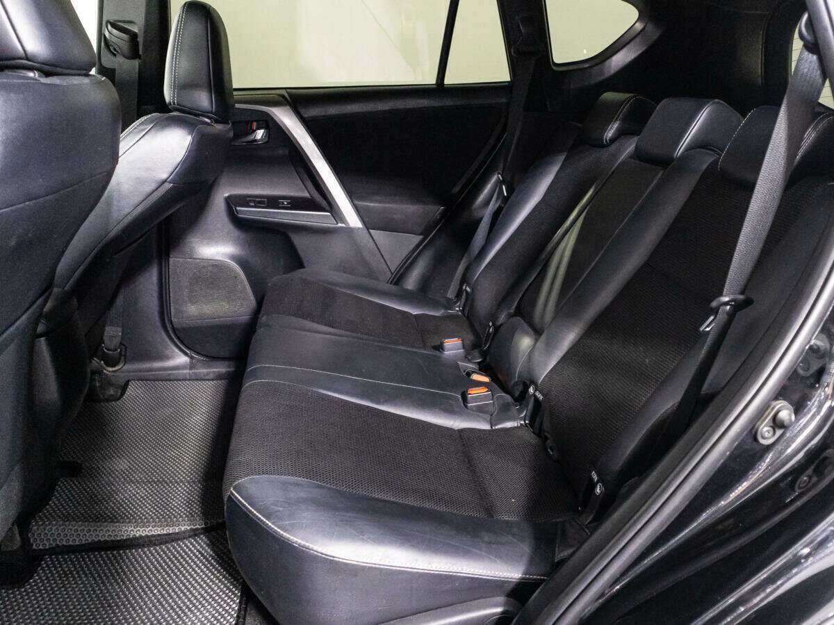 Toyota RAV4 2016 года с пробегом. Фото: #9