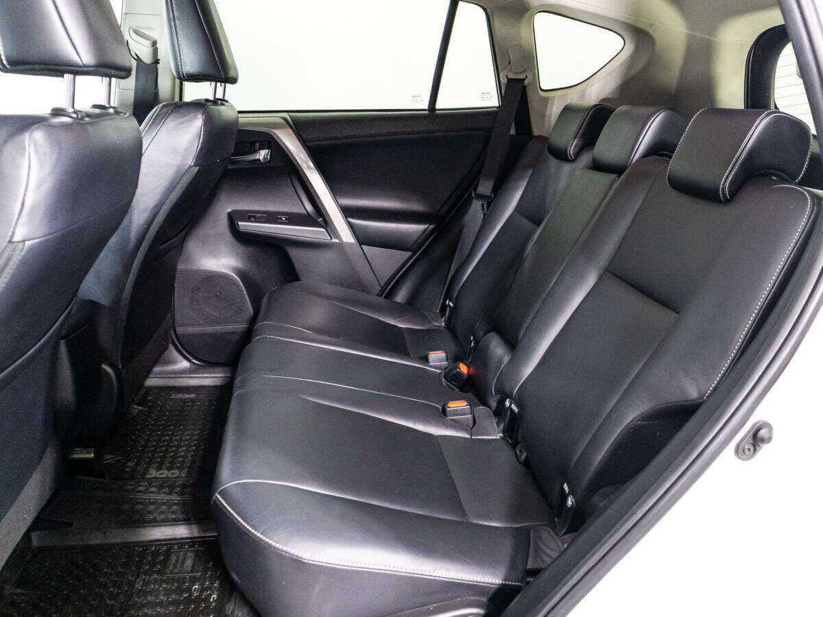 Toyota RAV4 2018 года с пробегом. Фото: #9