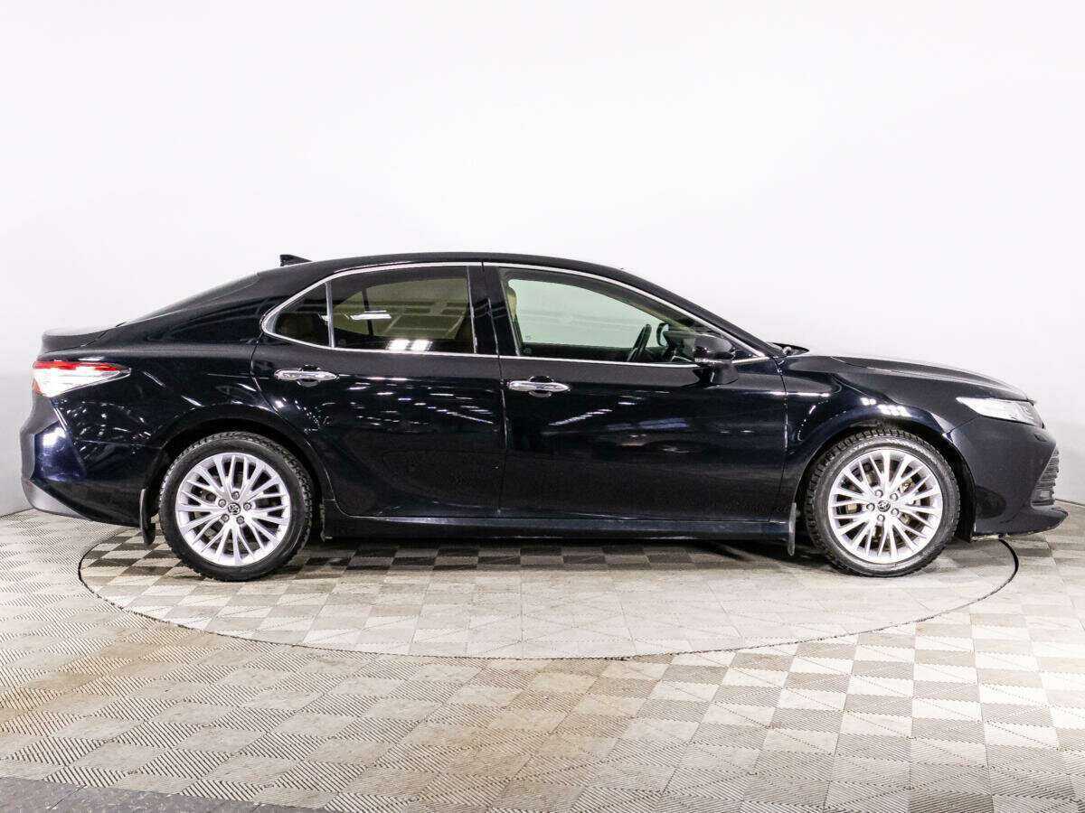 Toyota Camry 2018 года с пробегом. Фото: #3