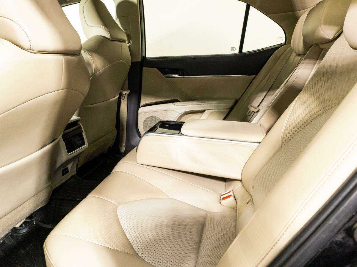 Toyota Camry 2018 года с пробегом. Фото: #14