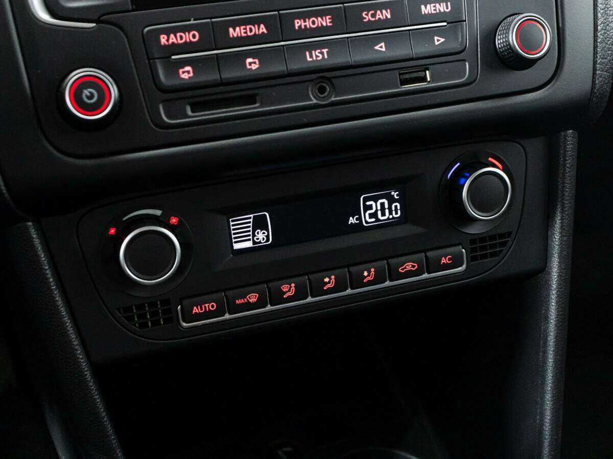 Б/У Фольксваген Поло 2014 года. Фото: #14