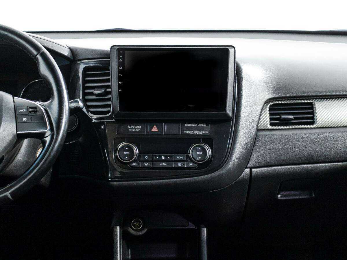 Б/У Митсубиши Оутлэндер 2016 года. Фото: #13