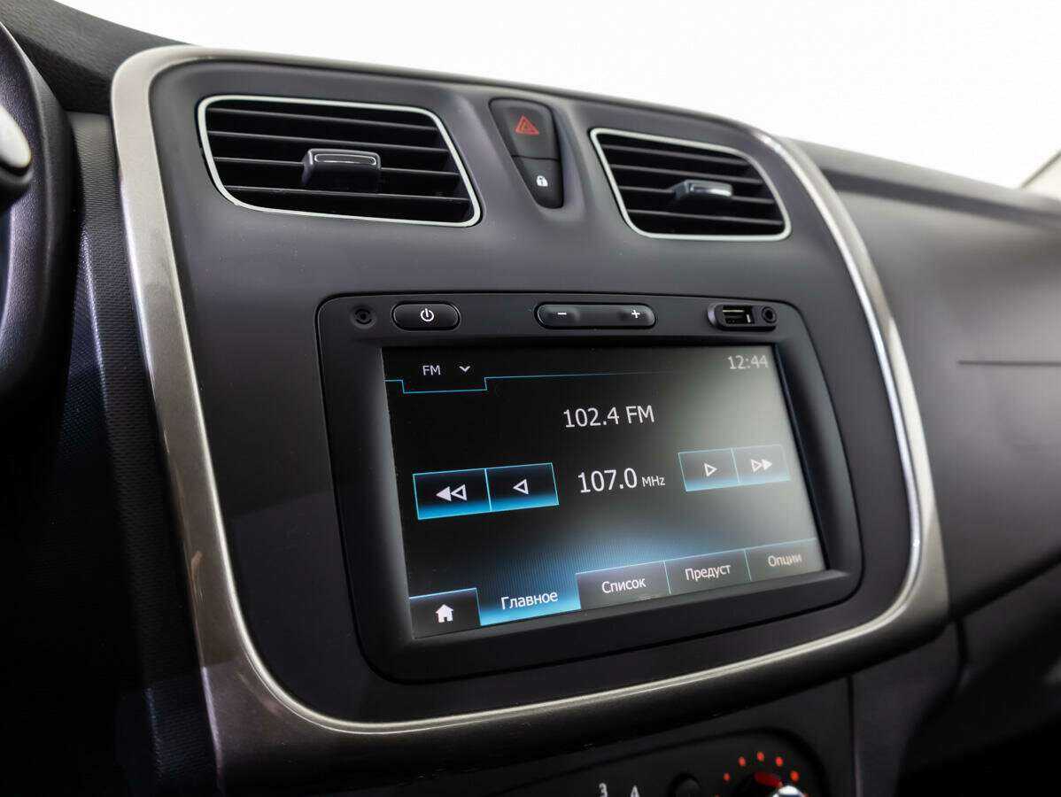 Б/У Рено Логан 2019 года. Фото: #11