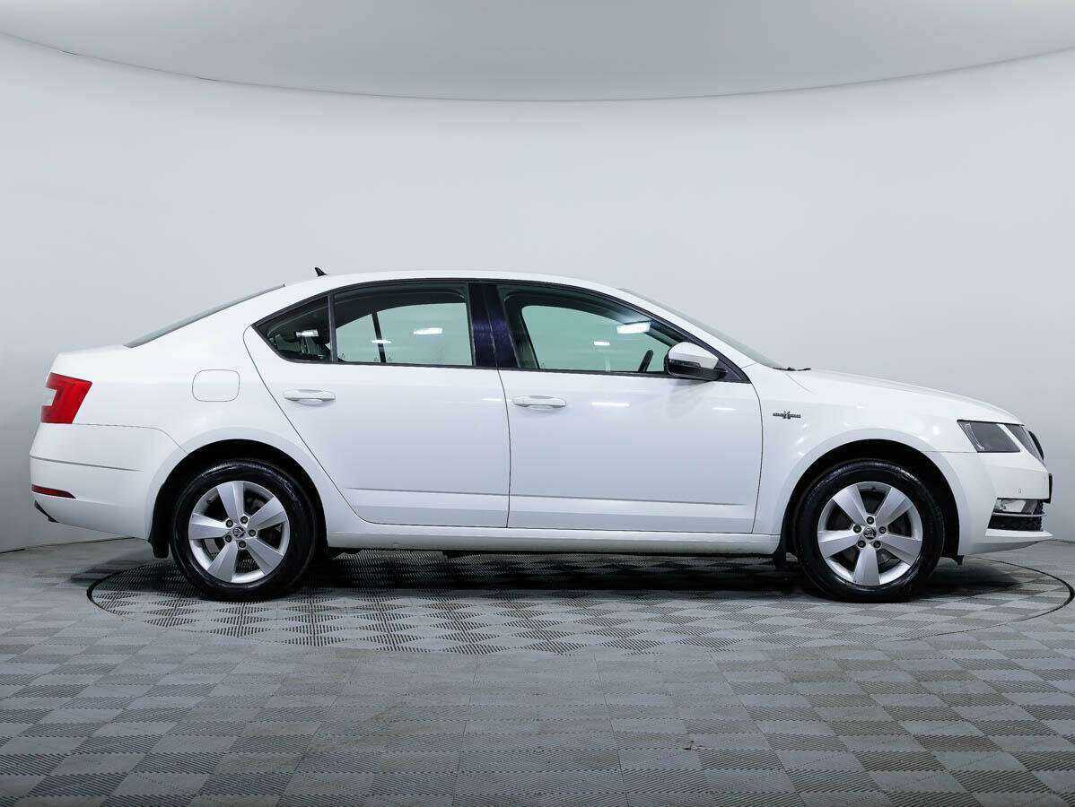 Б/У Шкода Октавия 2018 года. Фото: #2