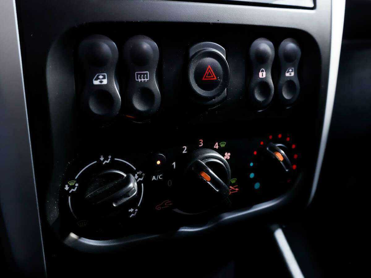 Б/У Ниссан Альмера 2017 года. Фото: #12