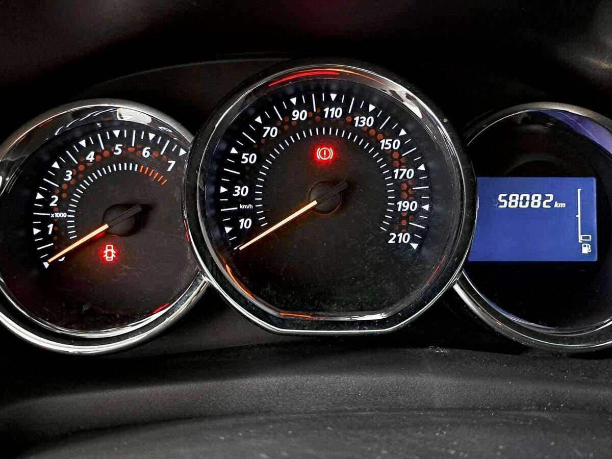 Б/У Рено Сандеро 2016 года. Фото: #9