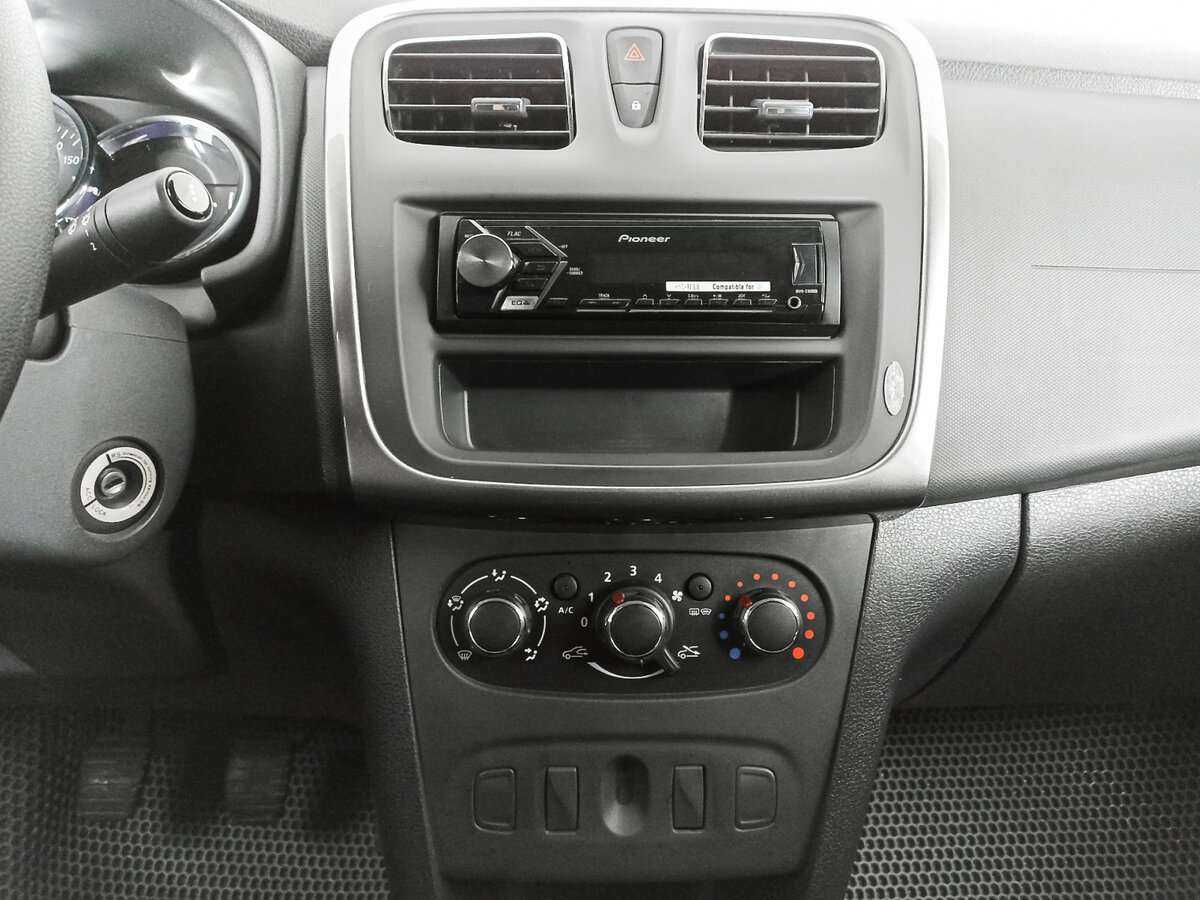 Б/У Рено Логан 2018 года. Фото: #12