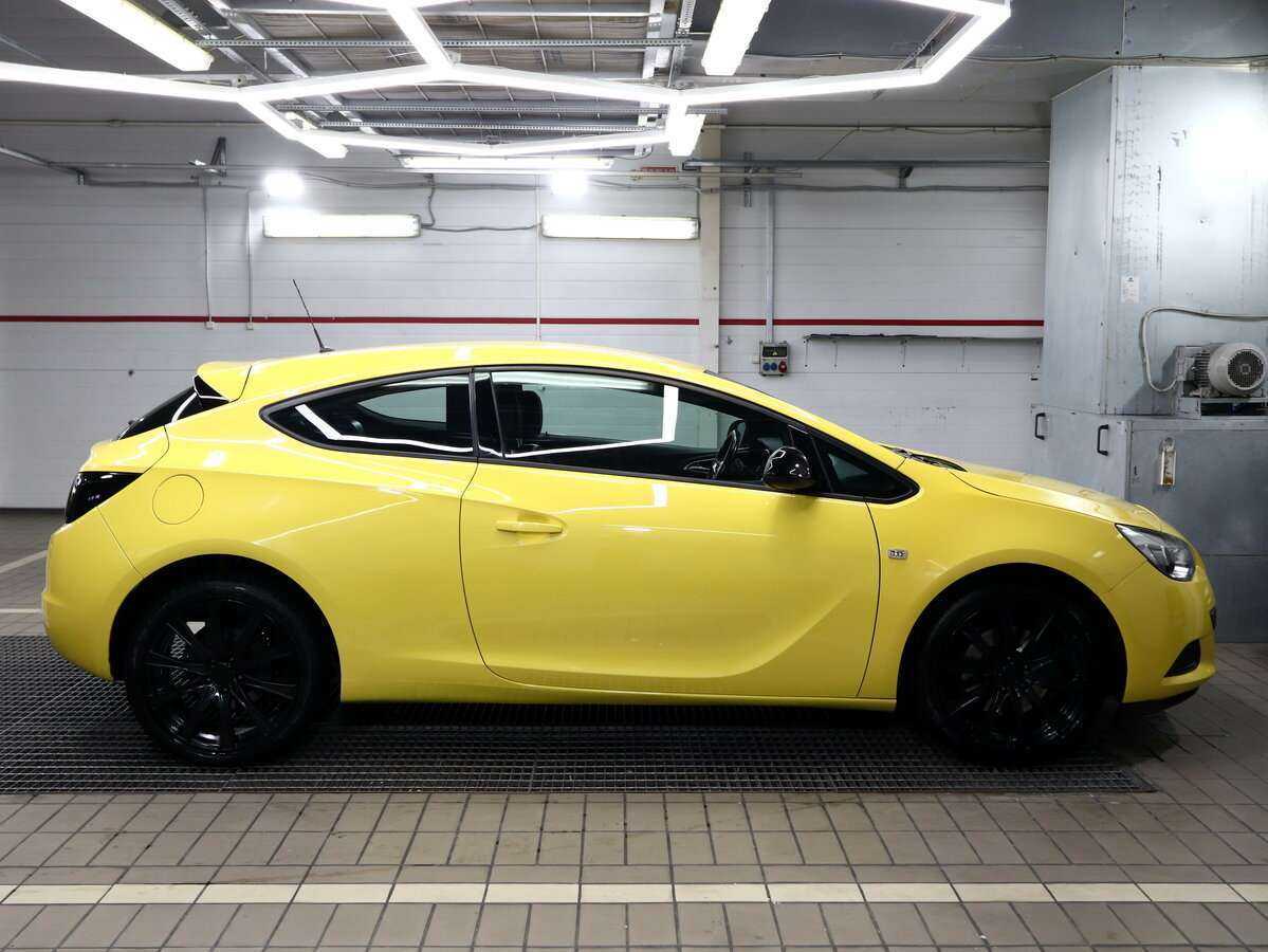 Б/У Опель Астра 2014 года. Фото: #2