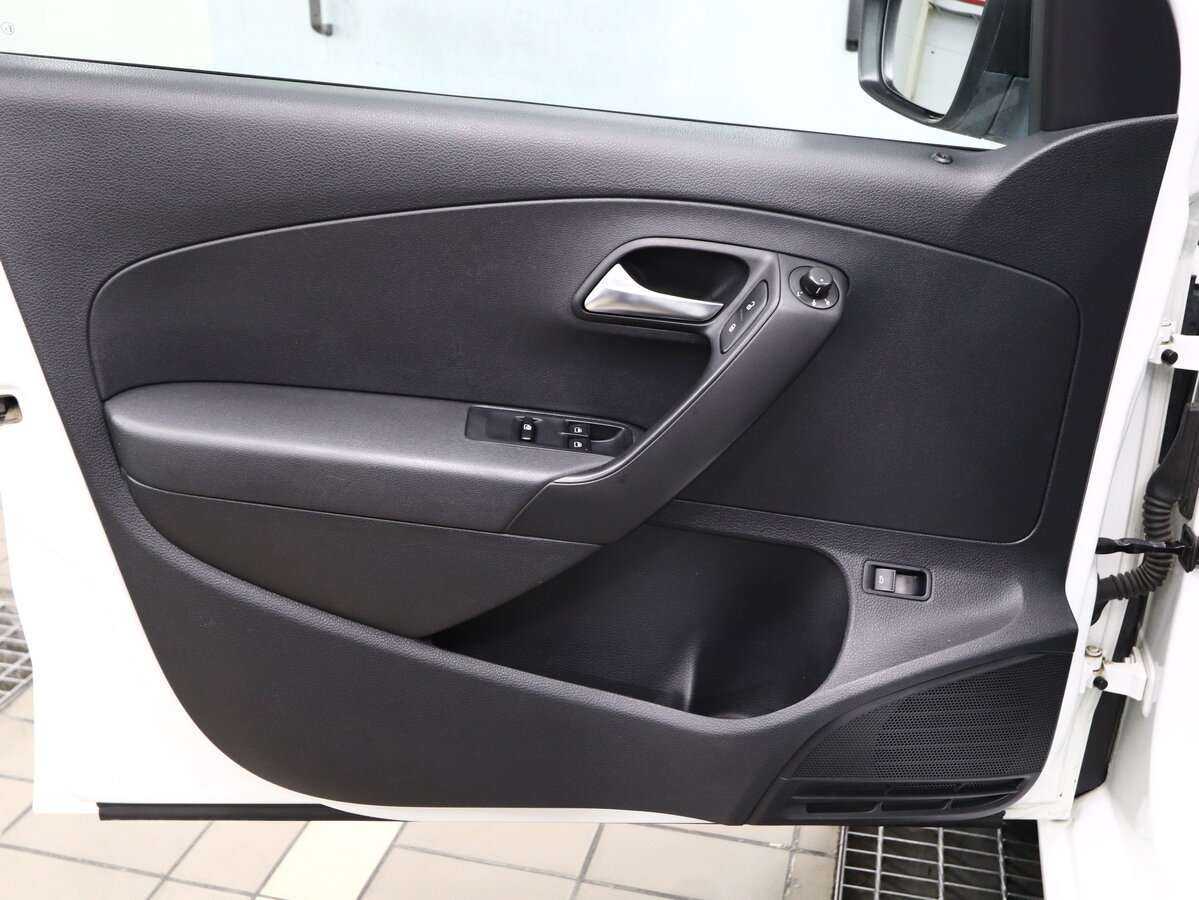 Б/У Фольксваген Поло 2017 года. Фото: #13