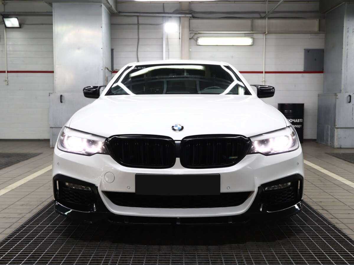 BMW 5 серии 2017 года с пробегом. Фото: #1