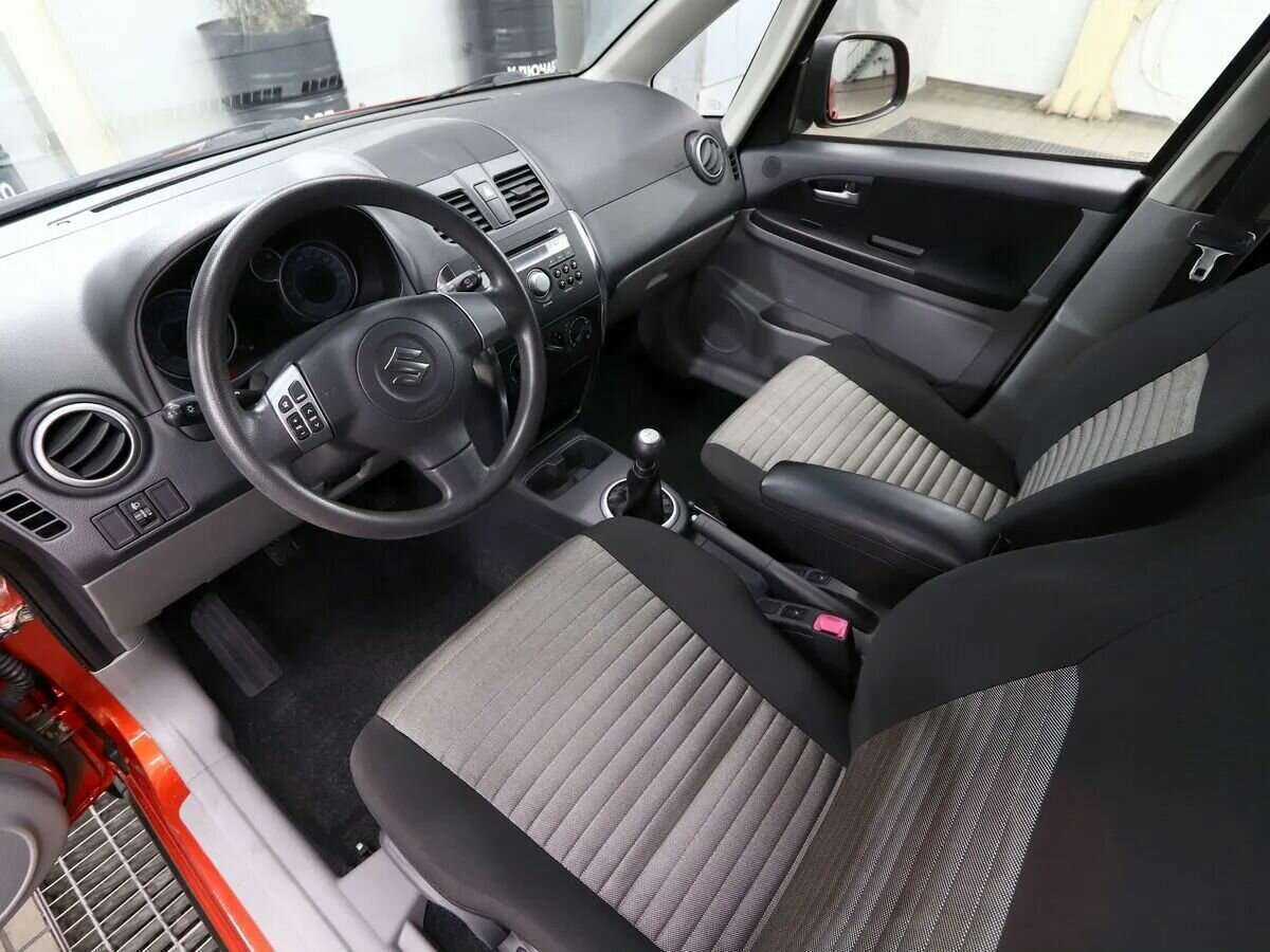 Б/У Сузуки С-Икс4 2013 года. Фото: #6