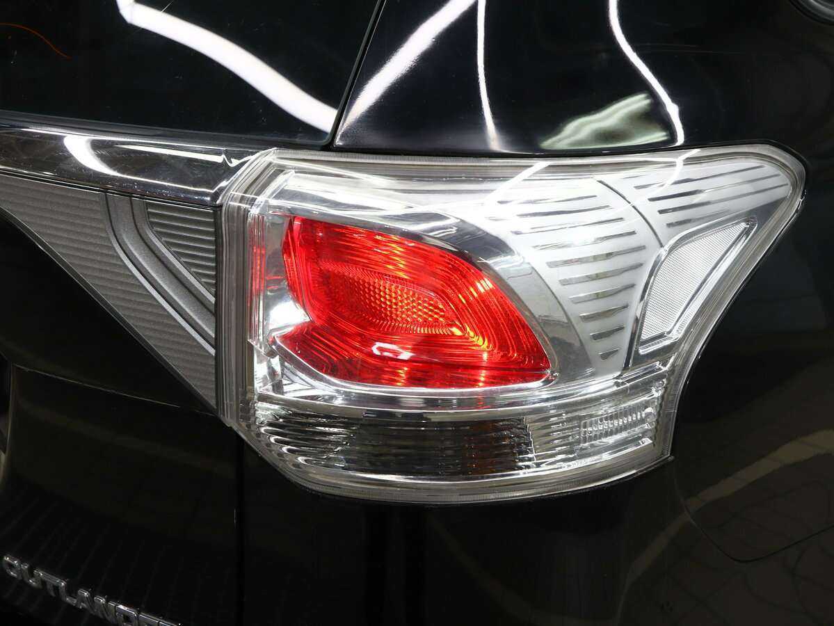 Б/У Митсубиши Оутлэндер 2013 года. Фото: #4