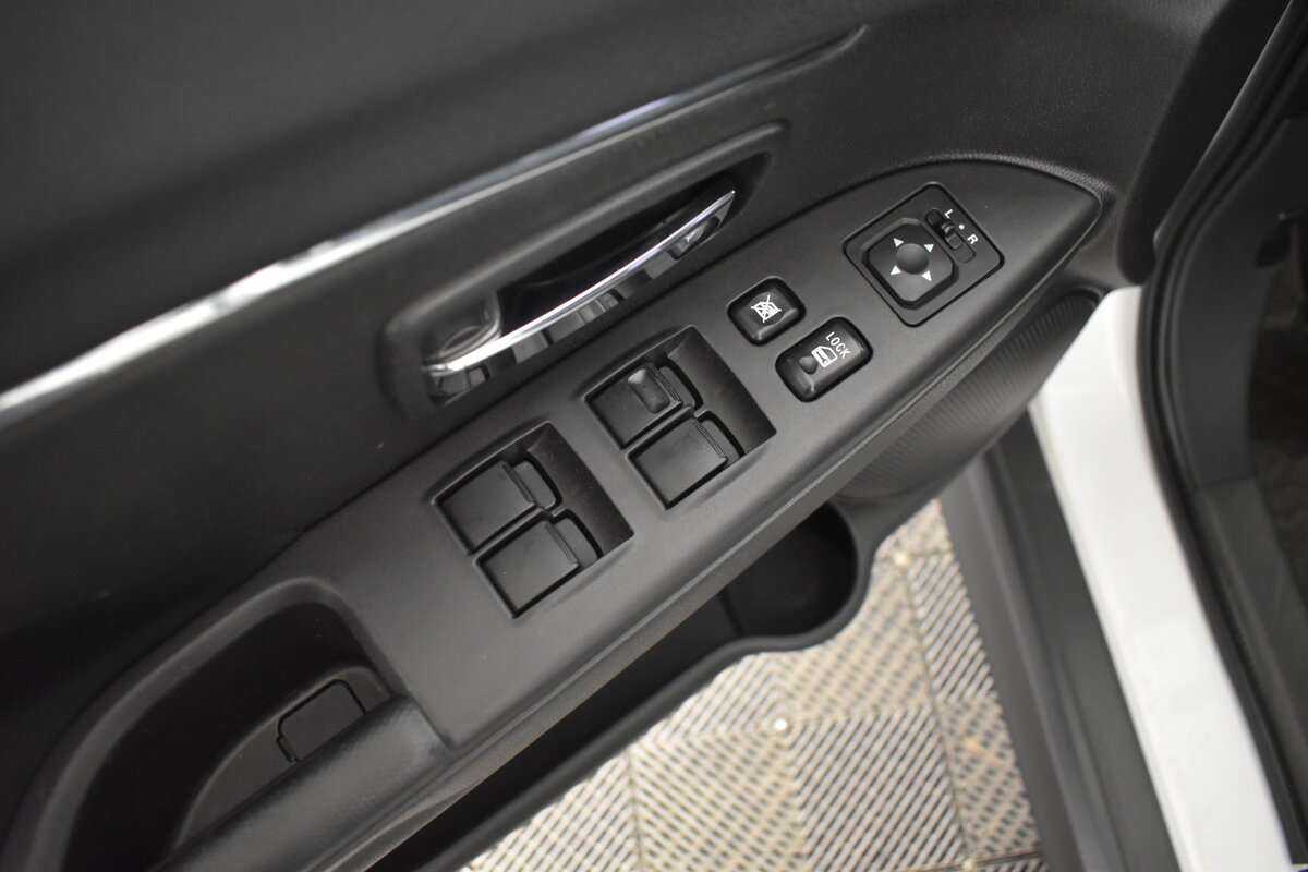 Б/У Митсубиши АС-Икс 2014 года. Фото: #12